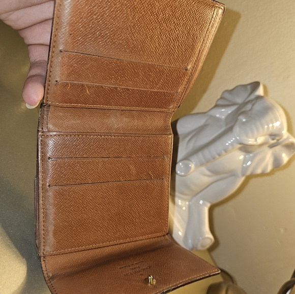 242 Louis Vuitton wallet - Picture 6 of 8